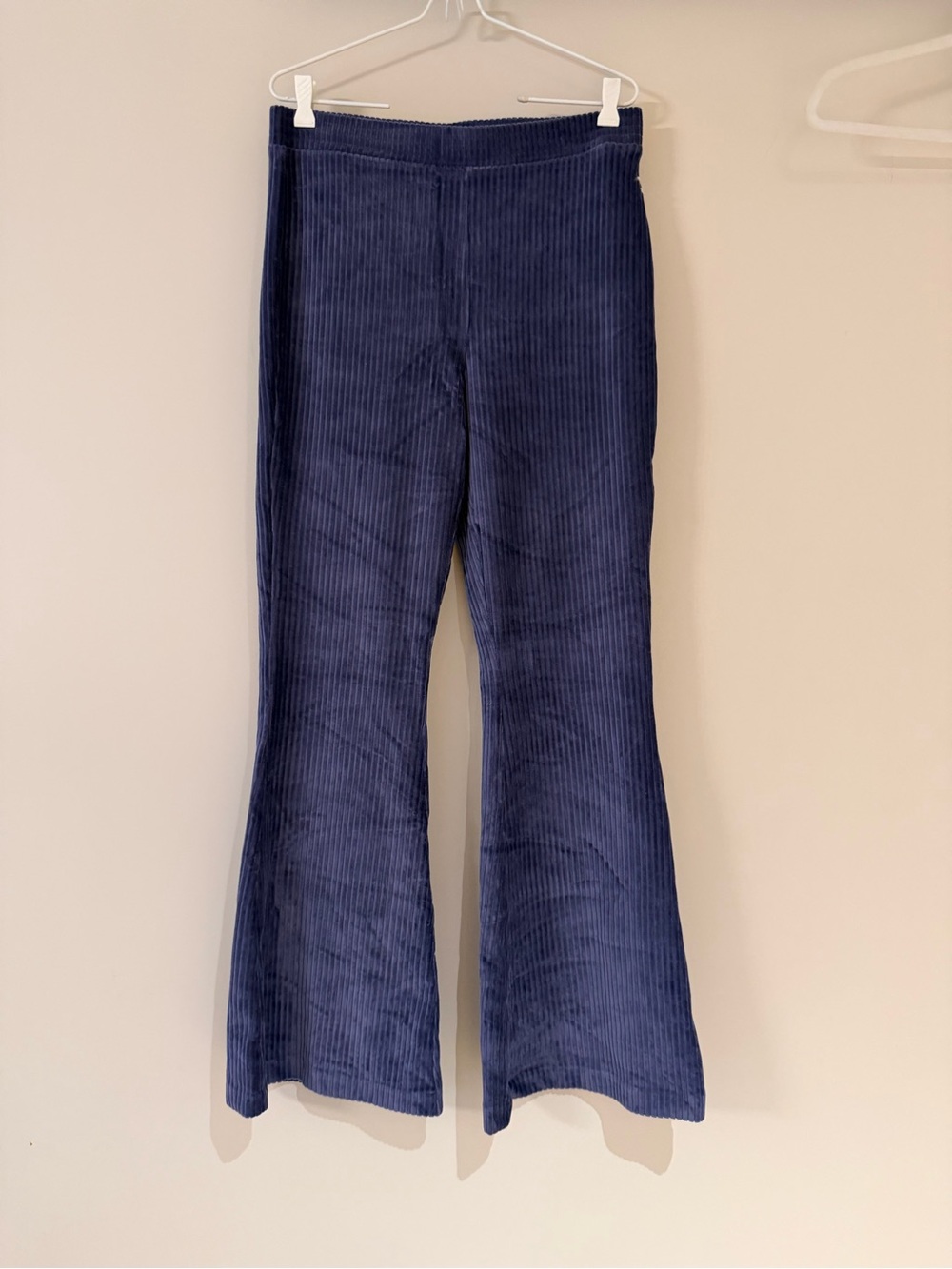 Aerie Groove-On Rib Velour Flare Pants in a dark blue/slate